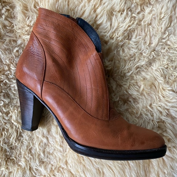 🇦🇷 leather Cognac Booties with Wood Heel - Picture 7 of 14
